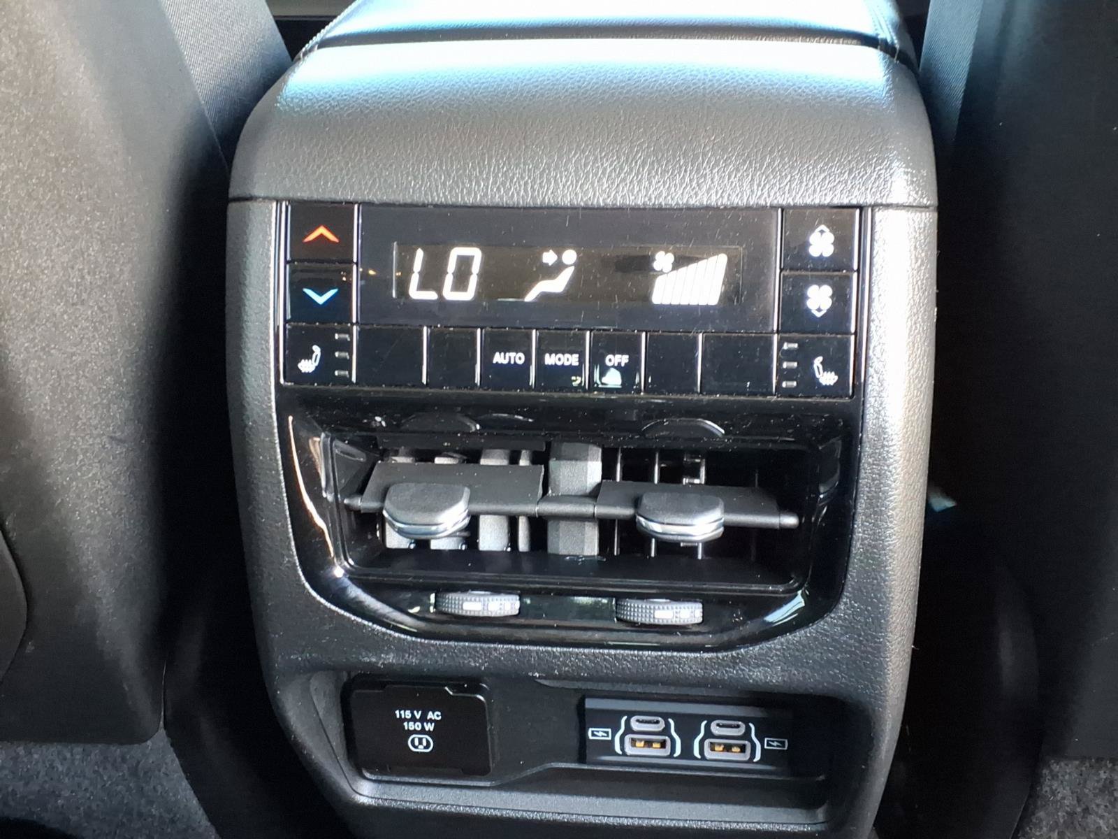 Used 2023 Jeep Grand Cherokee L Limited w/ Luxury Tech Group II AWD/4WD image 15