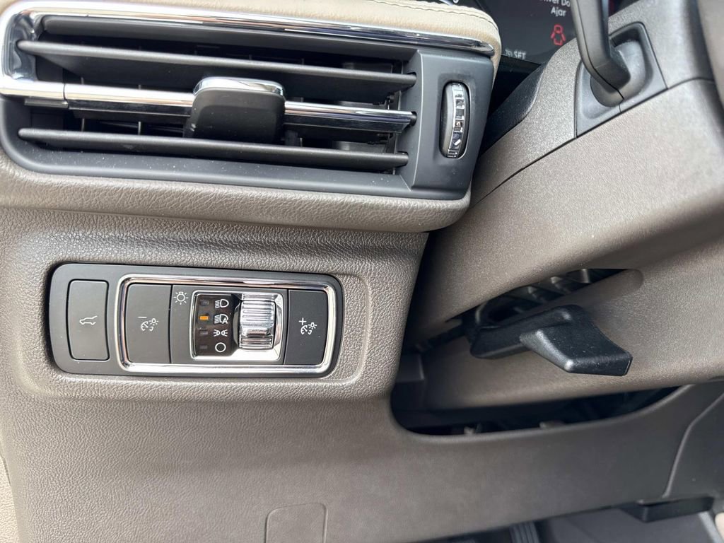 Used 2021 Lincoln Corsair FWD w/ Equipment Group 101A image 31