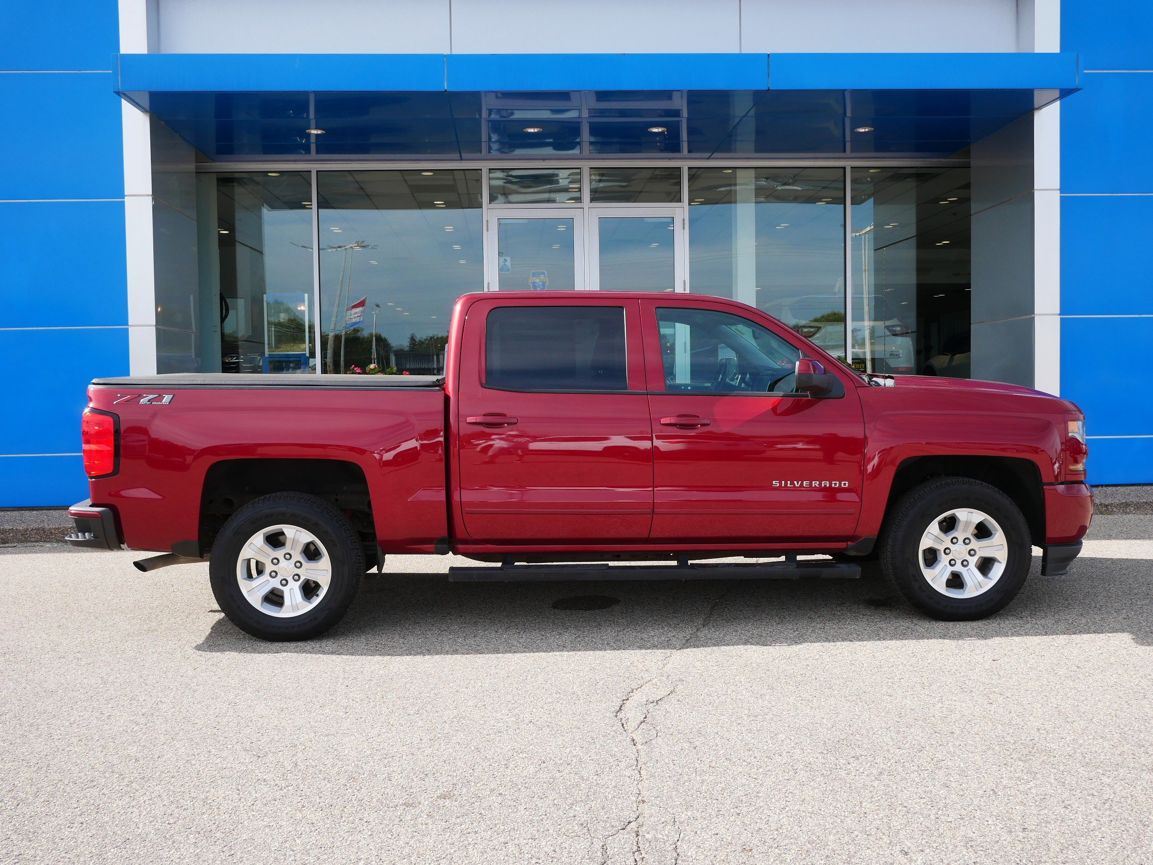 Used 2018 Chevrolet Silverado 1500 LT w/ All Star Edition image 2