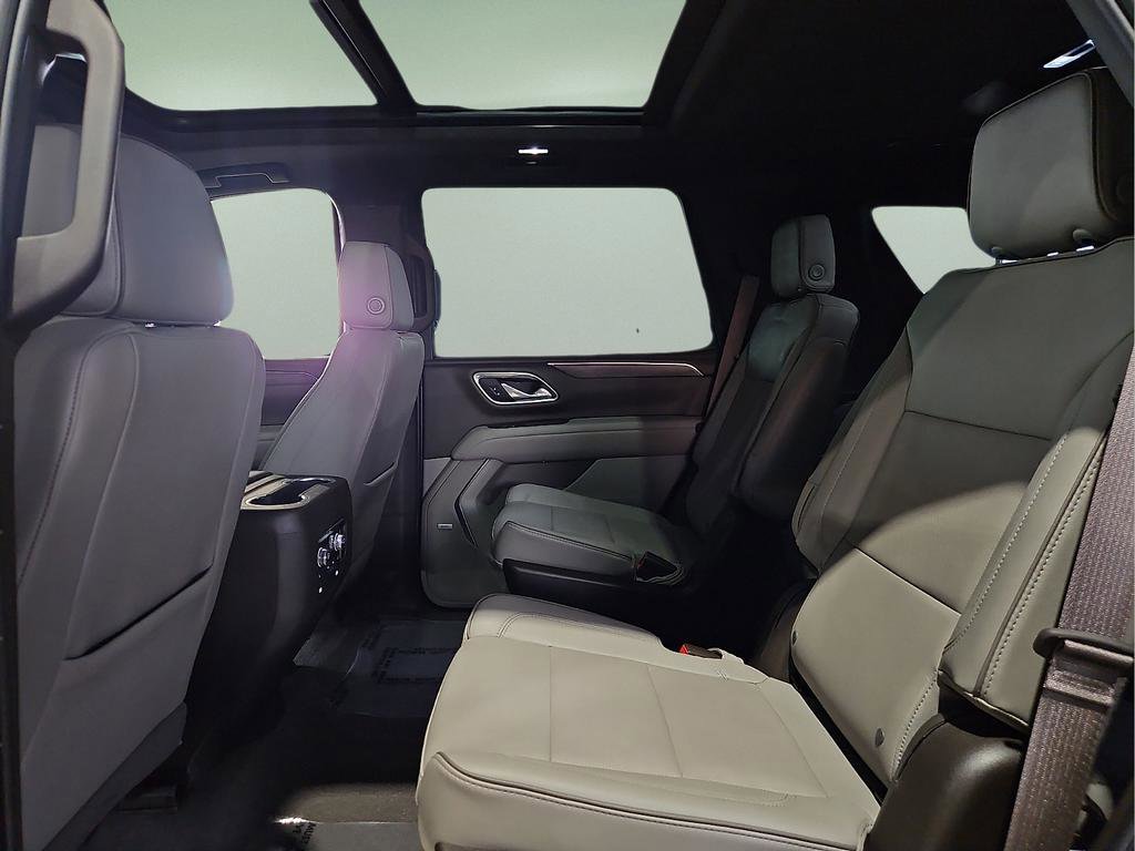 Used 2023 GMC Yukon SLT w/ SLT Luxury Package image 14
