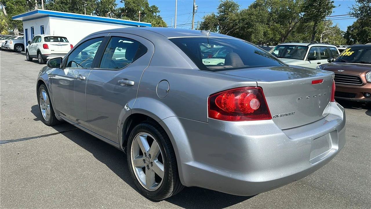 Used 2013 Dodge Avenger SXT FWD image 11