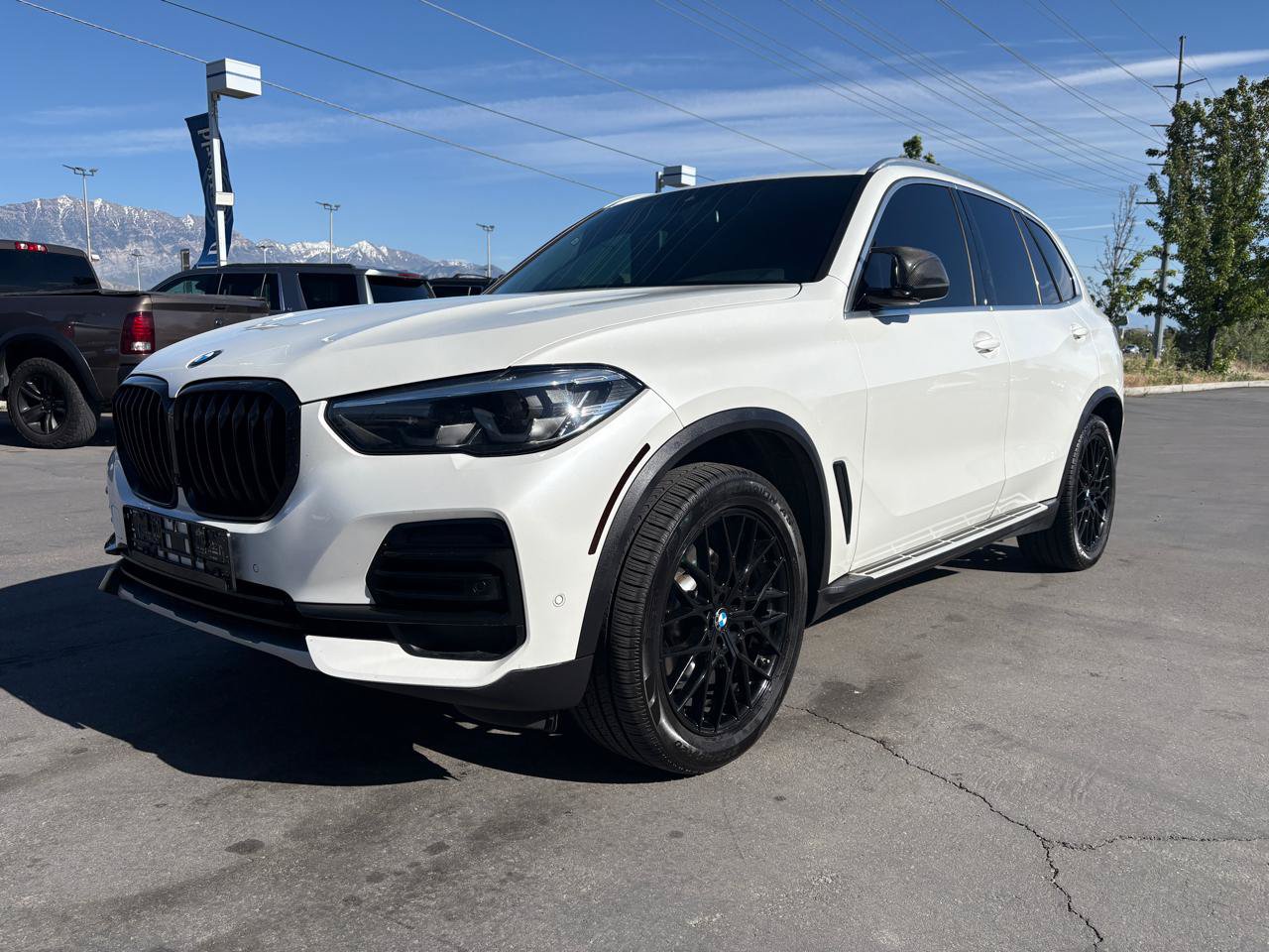 Used 2023 BMW X5 xDrive40i w/ Premium Package AWD/4WD image 3