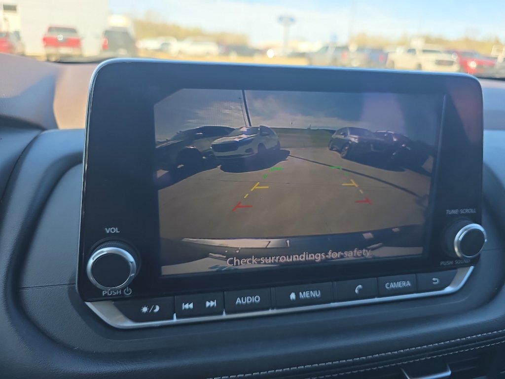 Used 2023 Nissan Rogue SV image 25