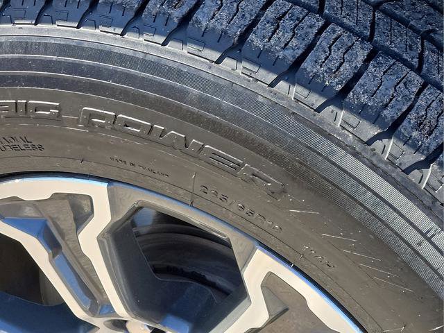 Used 2025 GMC Sierra 1500 SLT AWD/4WD image 9