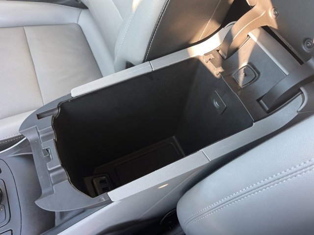 Used 2024 GMC Terrain SLT image 32