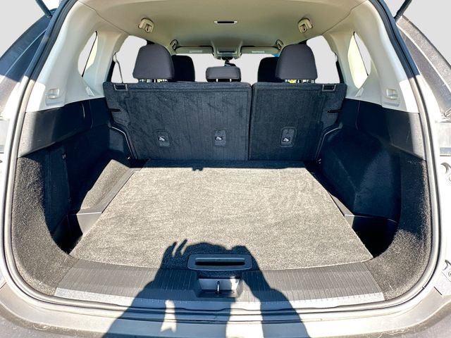 Used 2023 Nissan Rogue S image 24