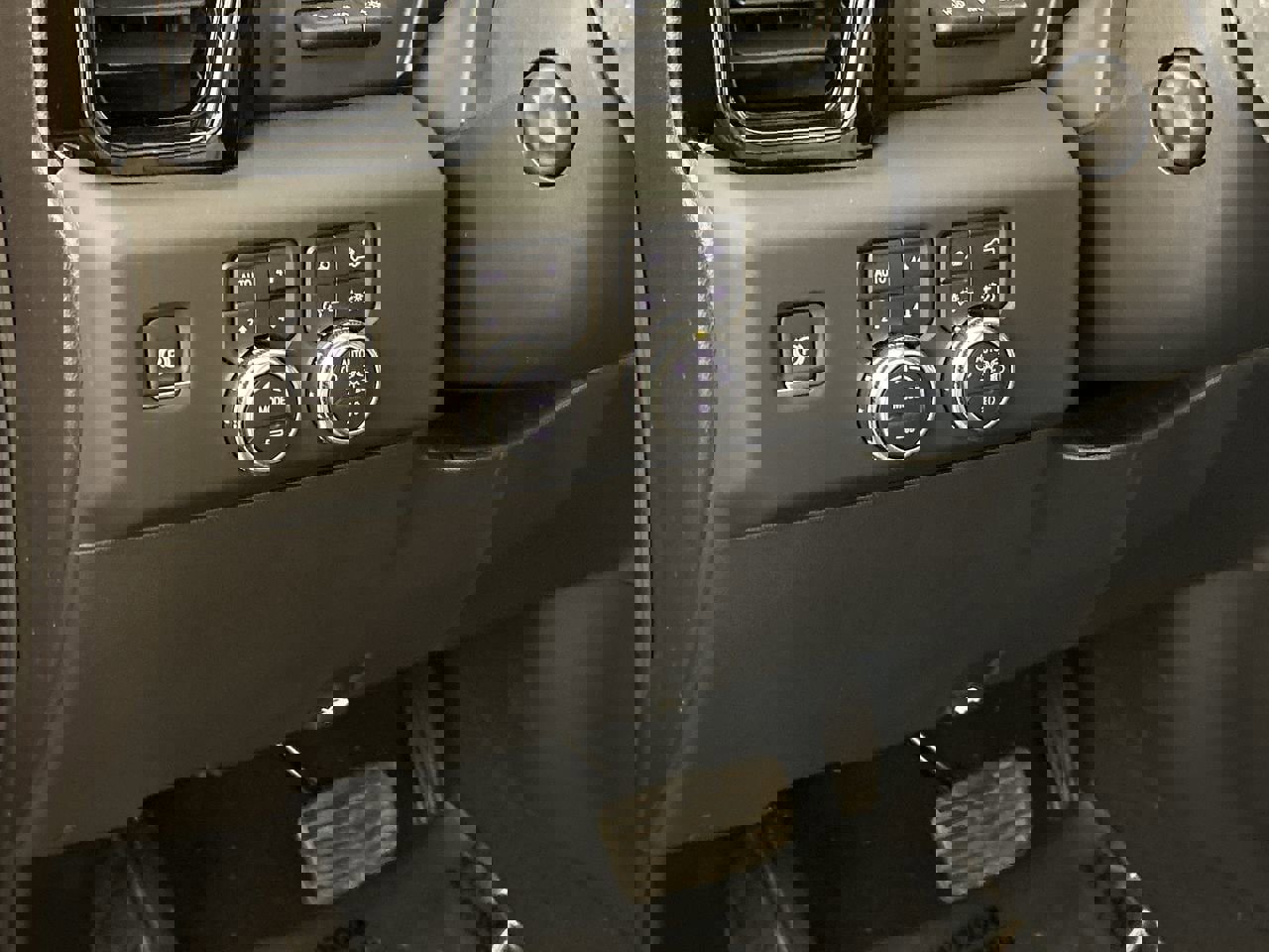 Used 2025 GMC Sierra 1500 AT4 w/ AT4 Premium Package image 13