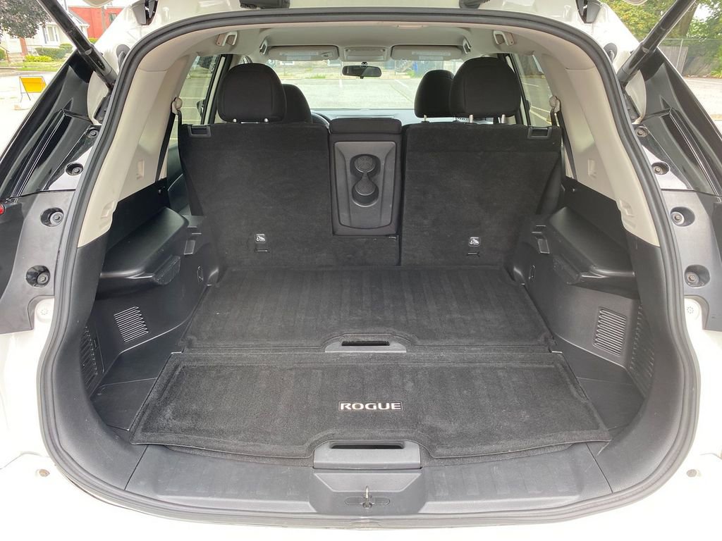 Used 2018 Nissan Rogue SV w/ Premium Package image 26
