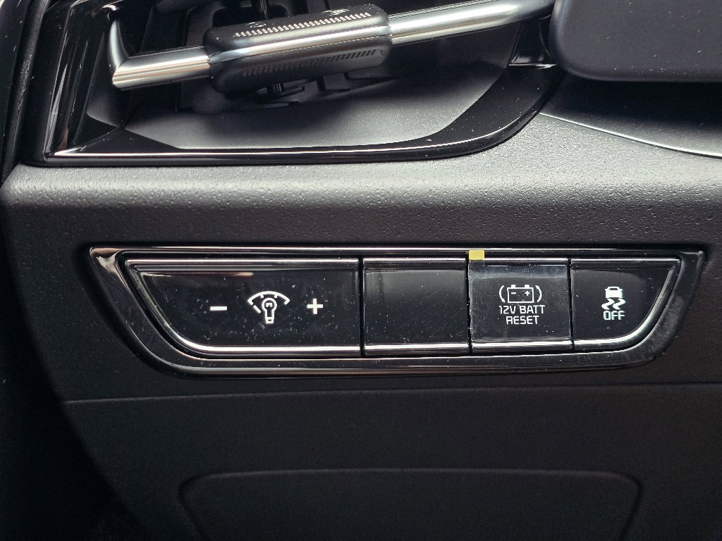 New 2025 Kia Niro LX image 11