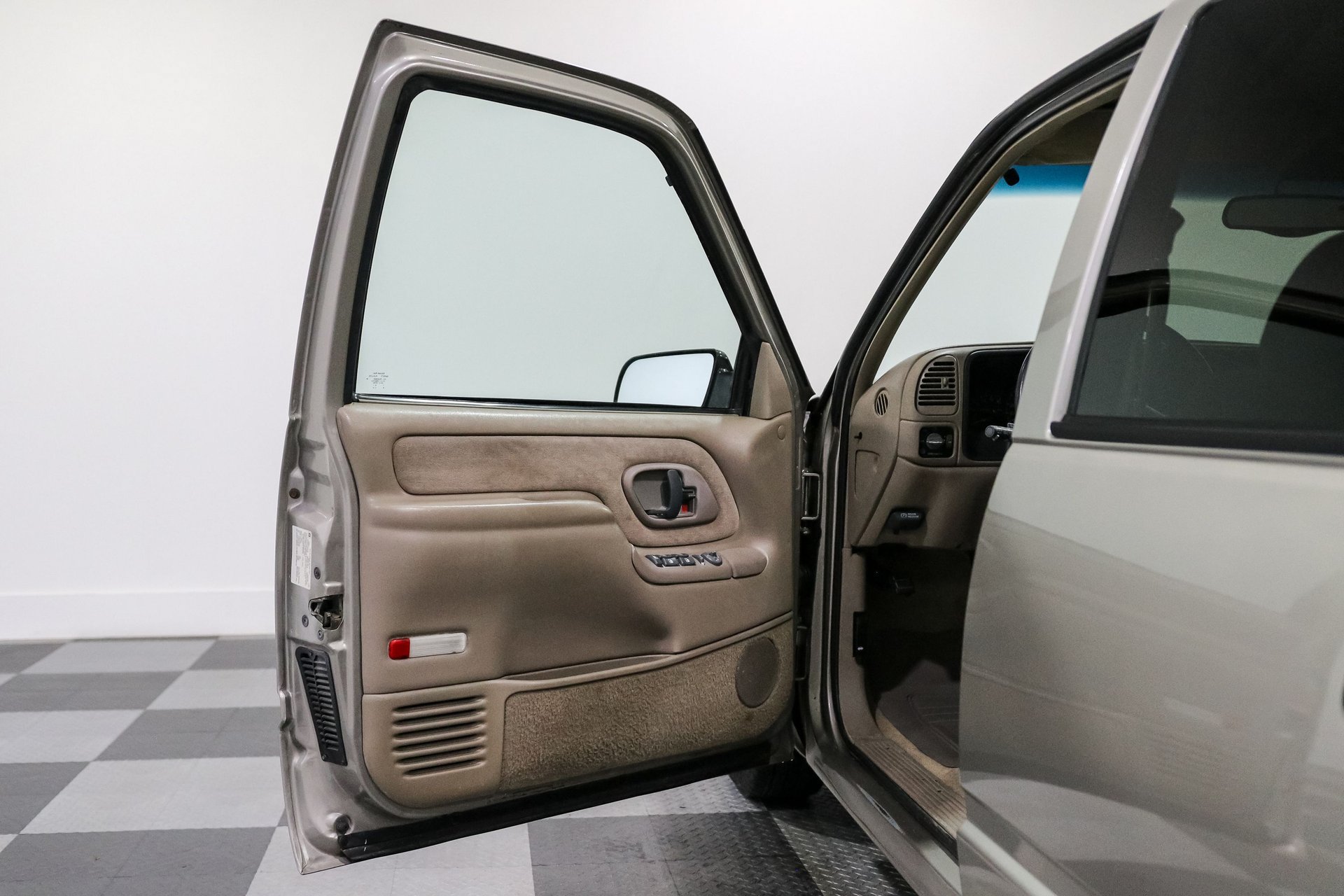 Used 2000 GMC Sierra 3500 2WD Crew Cab w/ SLE Marketing Option Pkg 3 image 8