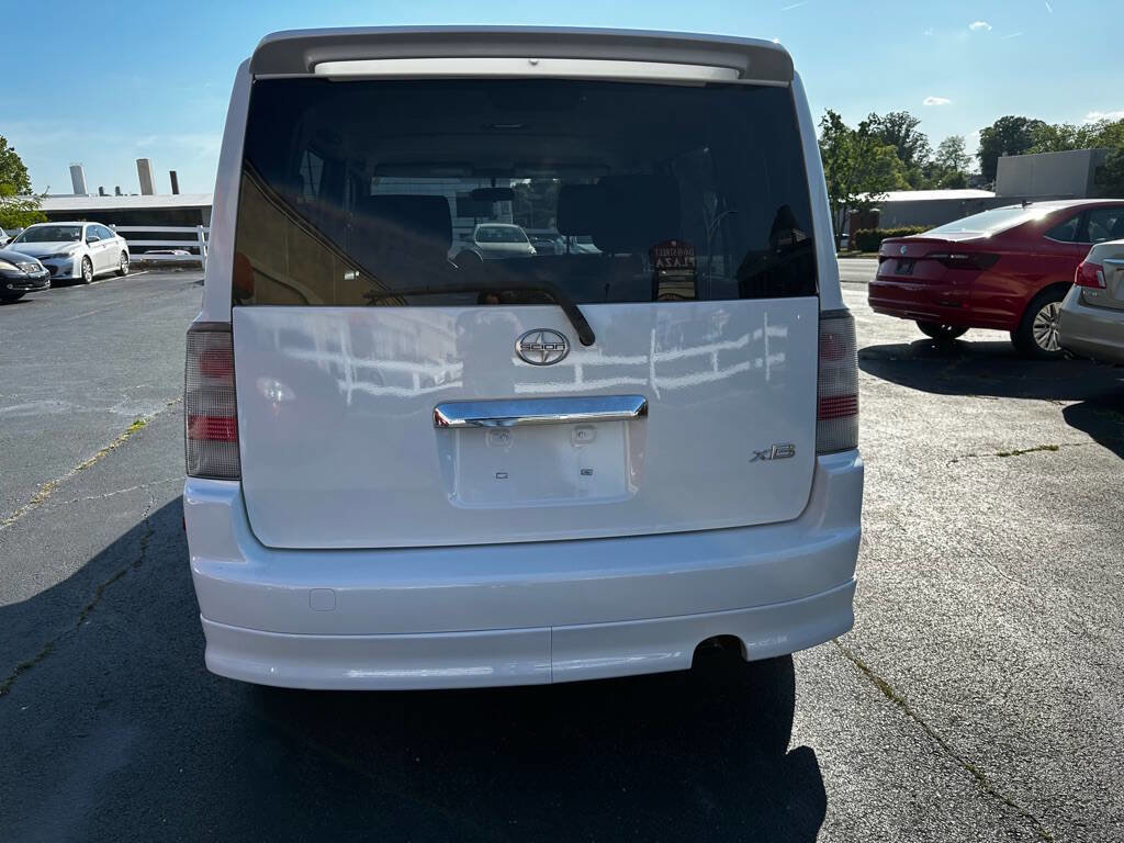Used 2005 Scion xB FWD image 6