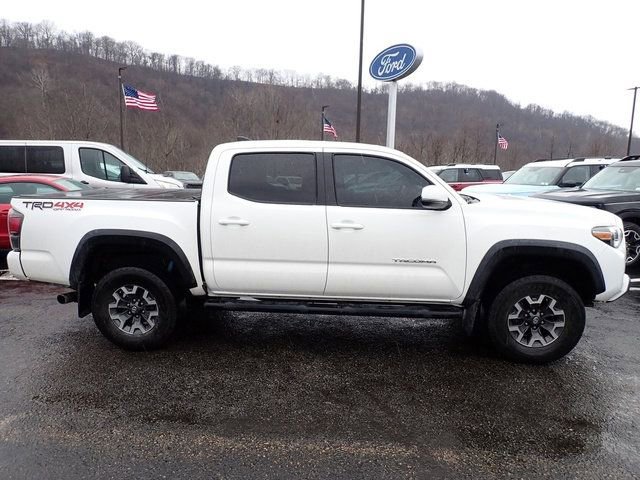 Used 2017 Toyota Tacoma TRD Off-Road w/ Premium & Technology Package image 6