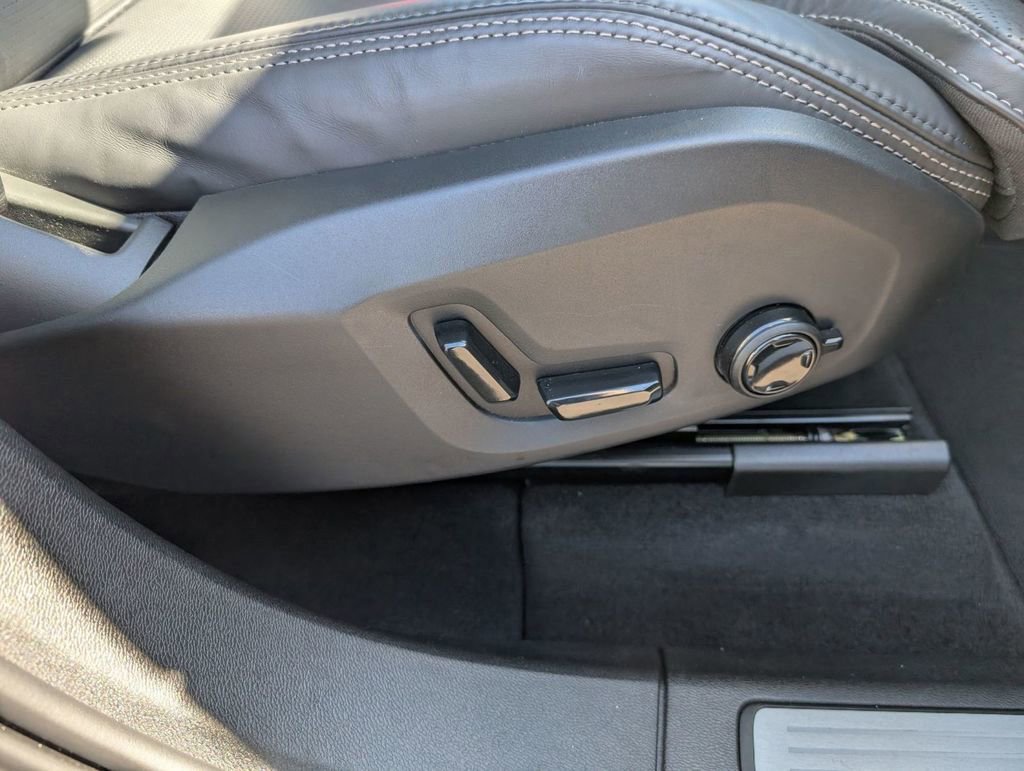 Used 2023 Volvo XC60 B6 Ultimate w/ Climate Package image 47