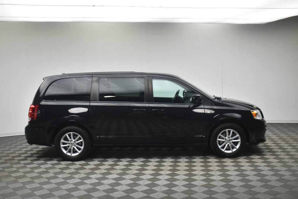 Used 2019 Dodge Grand Caravan SE FWD image 13