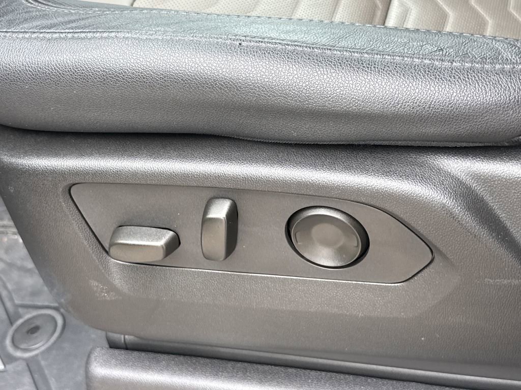 Used 2024 Chevrolet Silverado 2500 ZR2 w/ Technology Package image 28