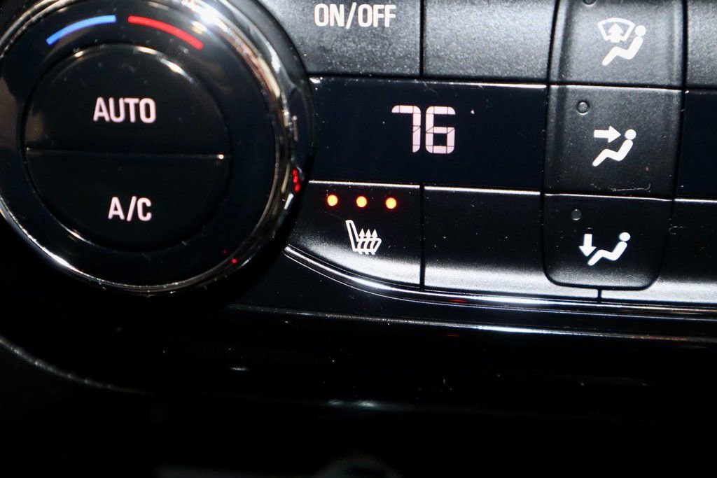 Used 2025 Chevrolet Trax LT w/ Driver Confidence Package image 4