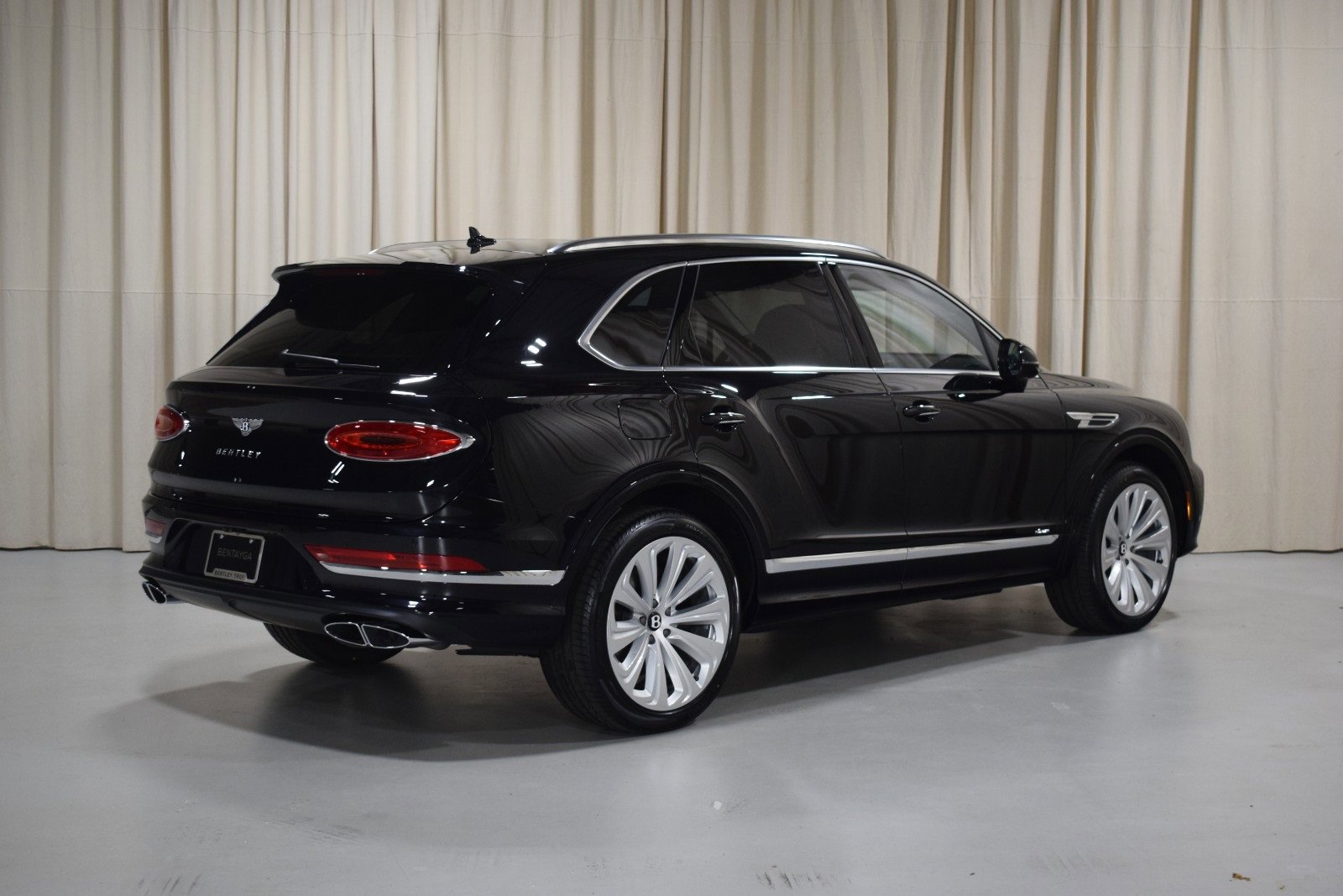 New 2025 Bentley Bentayga image 3