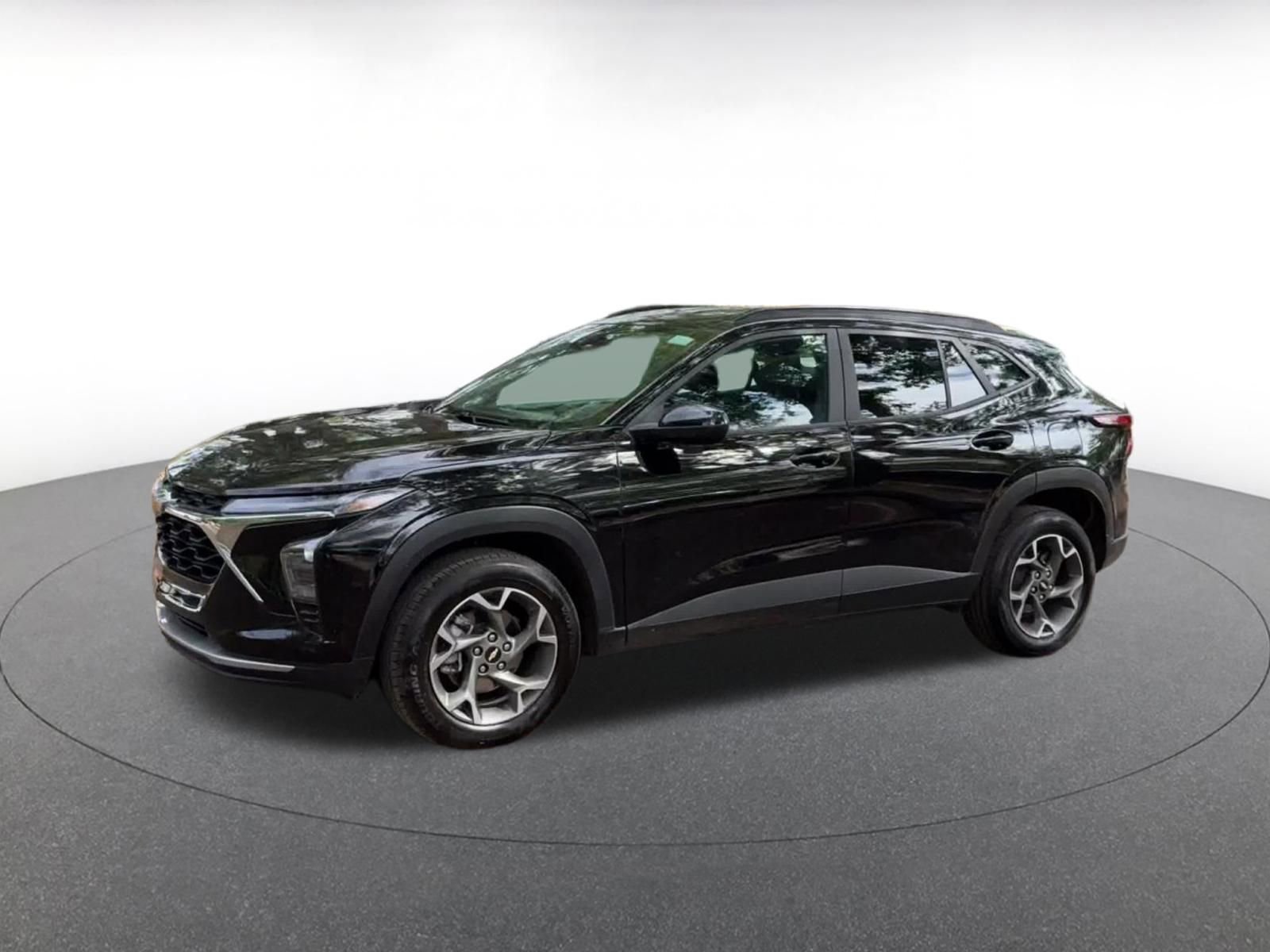 Used 2025 Chevrolet Trax LT w/ LT Convenience Package image 8