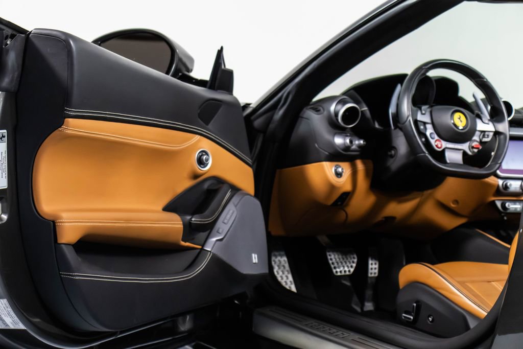 Certified 2019 Ferrari Portofino image 34