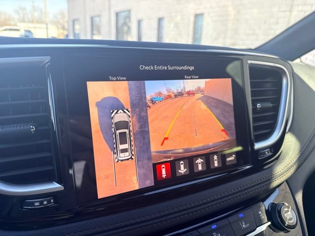 New 2026 Chrysler Pacifica Pinnacle w/ Trailer Tow Group FWD image 38
