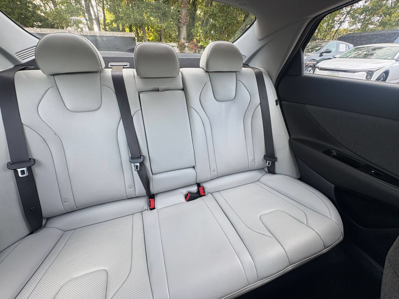 Used 2025 Hyundai Elantra Limited FWD image 35