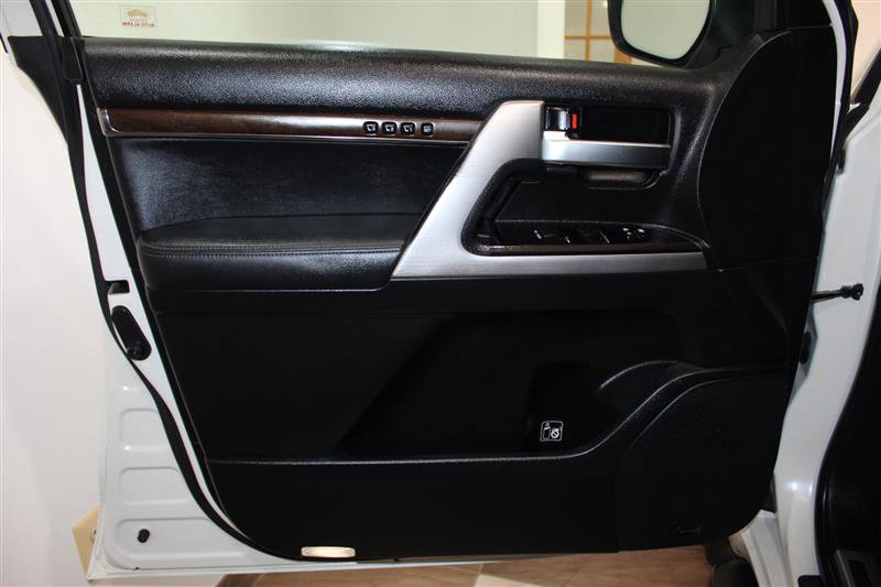 Used 2016 Toyota Land Cruiser AWD/4WD image 36