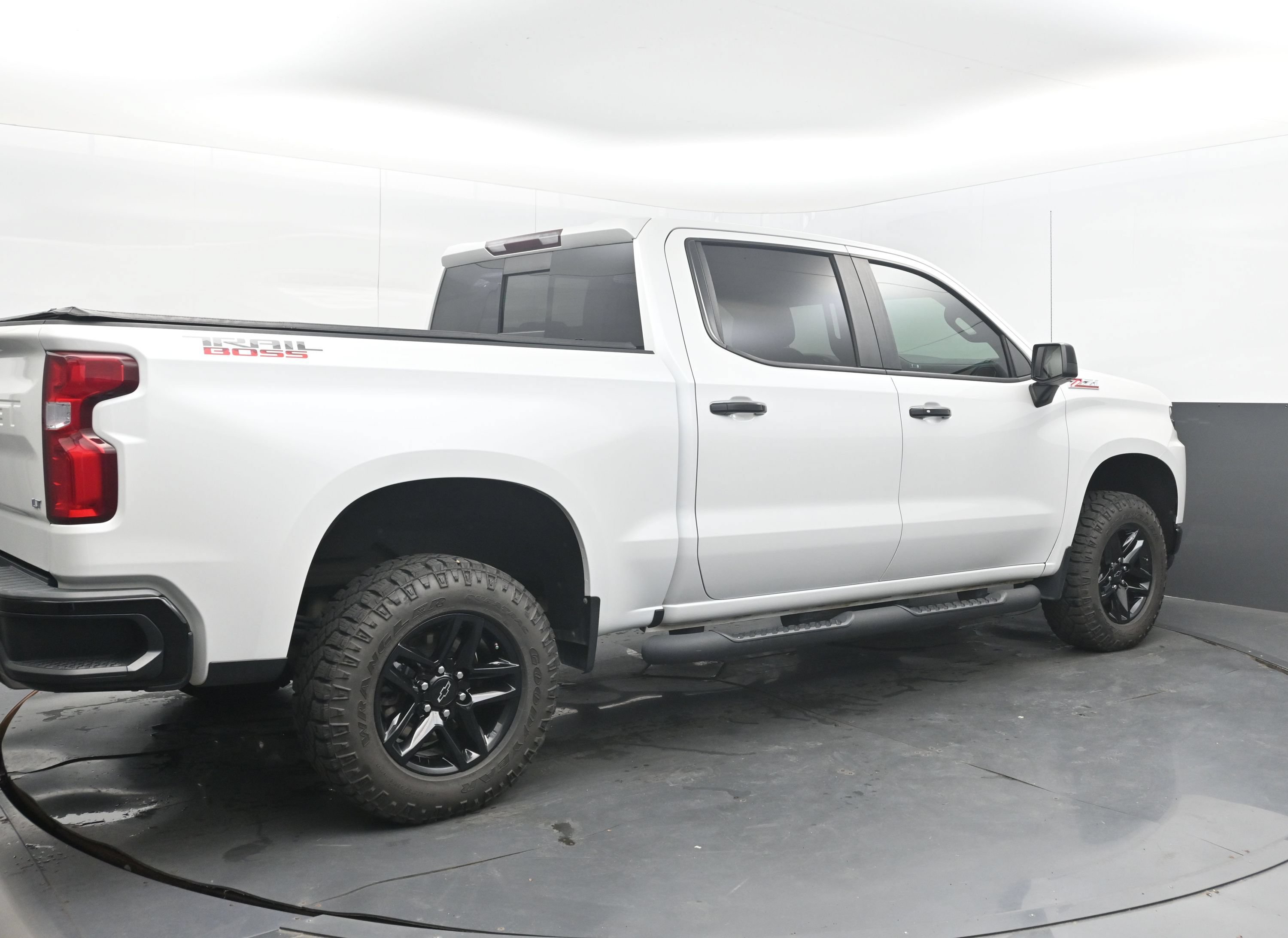 Used 2020 Chevrolet Silverado 1500 LT Trail Boss AWD/4WD image 9