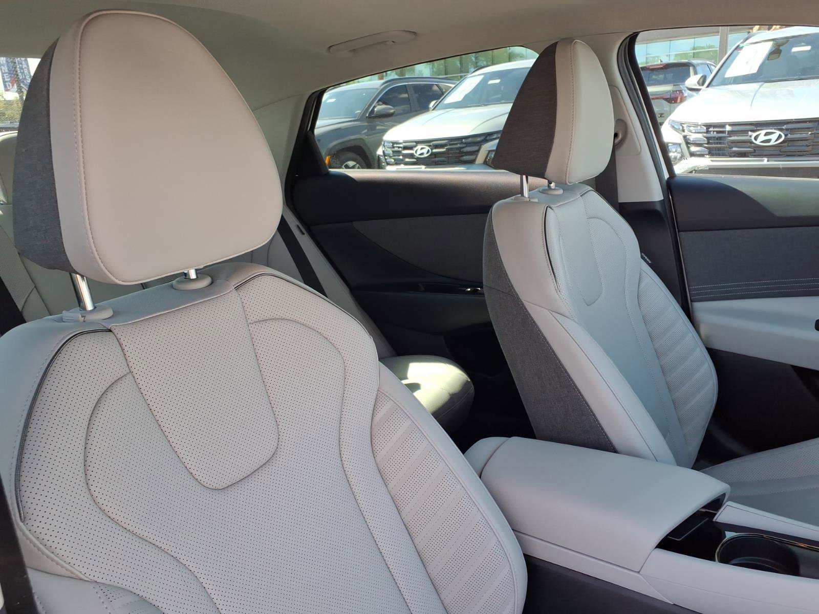 Certified 2025 Hyundai Elantra Limited image 12