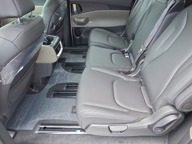 New 2026 Kia Carnival EX FWD image 6