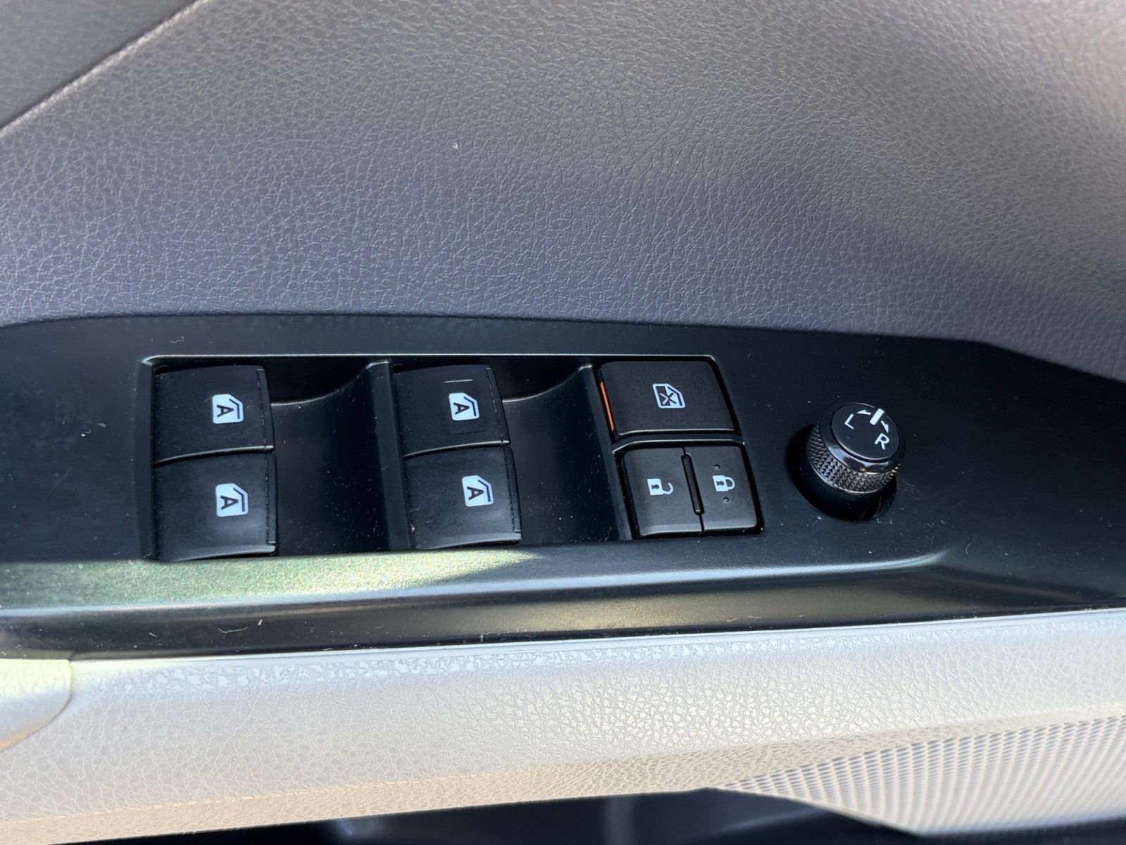 Used 2019 Toyota Camry LE FWD image 15