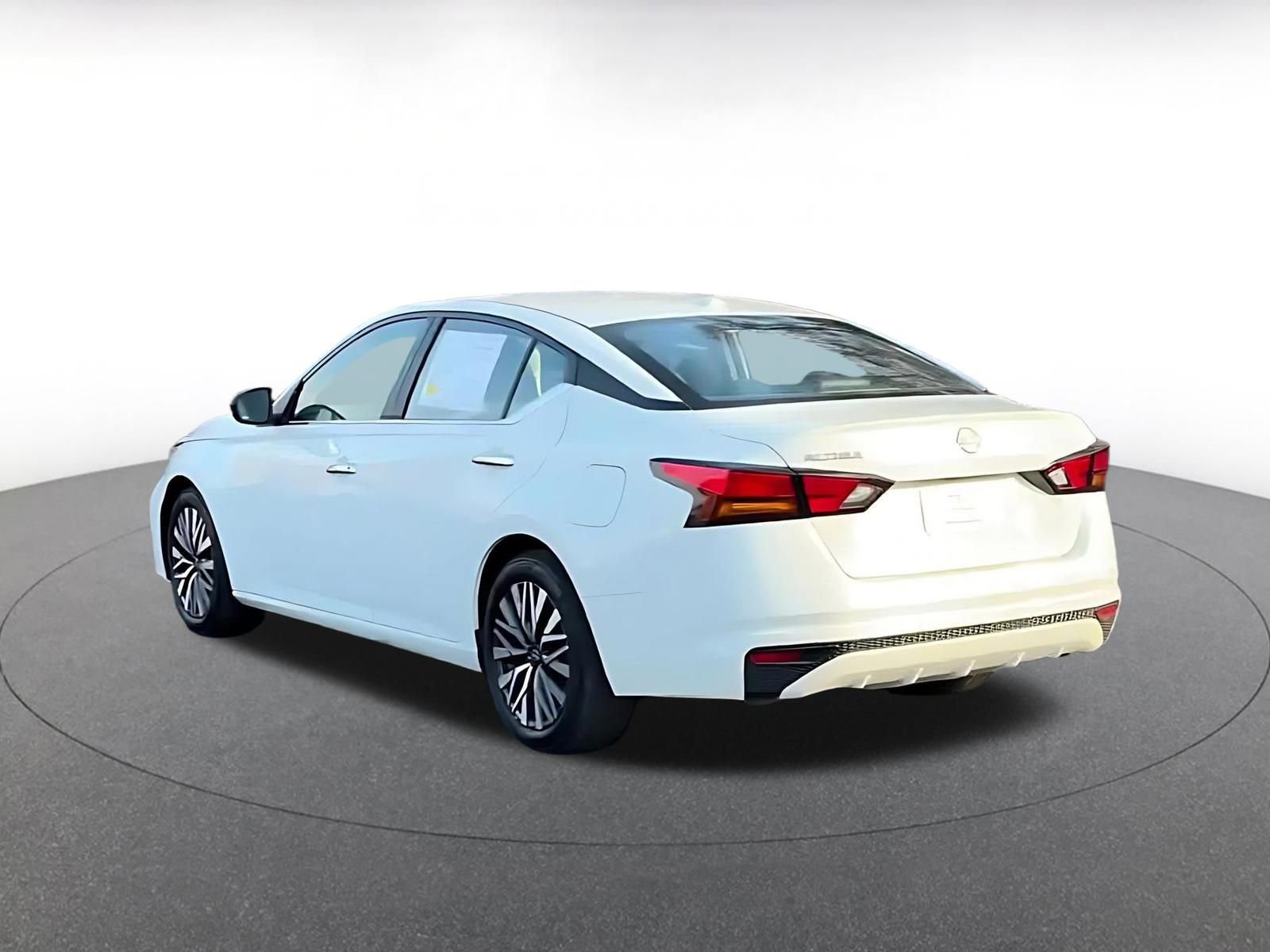 Used 2025 Nissan Altima 2.5 SV image 11