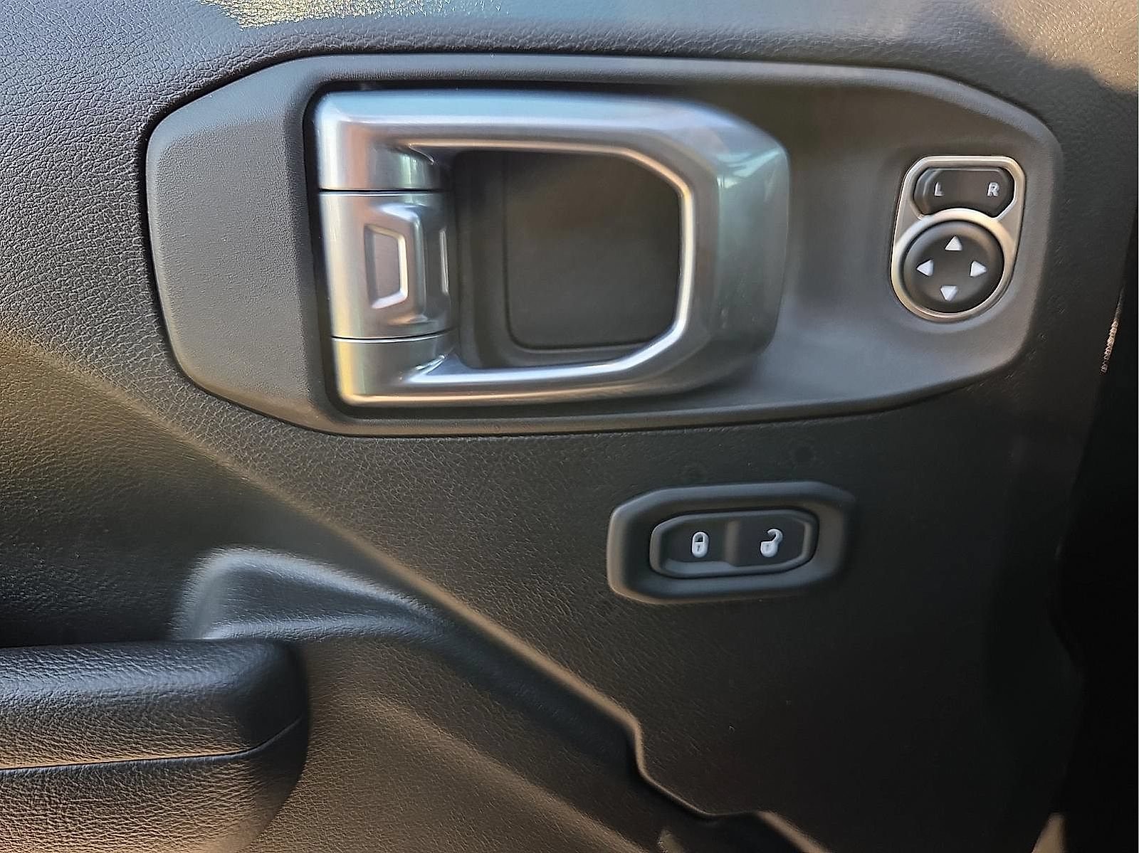 Used 2024 Jeep Wrangler Sport AWD/4WD image 13