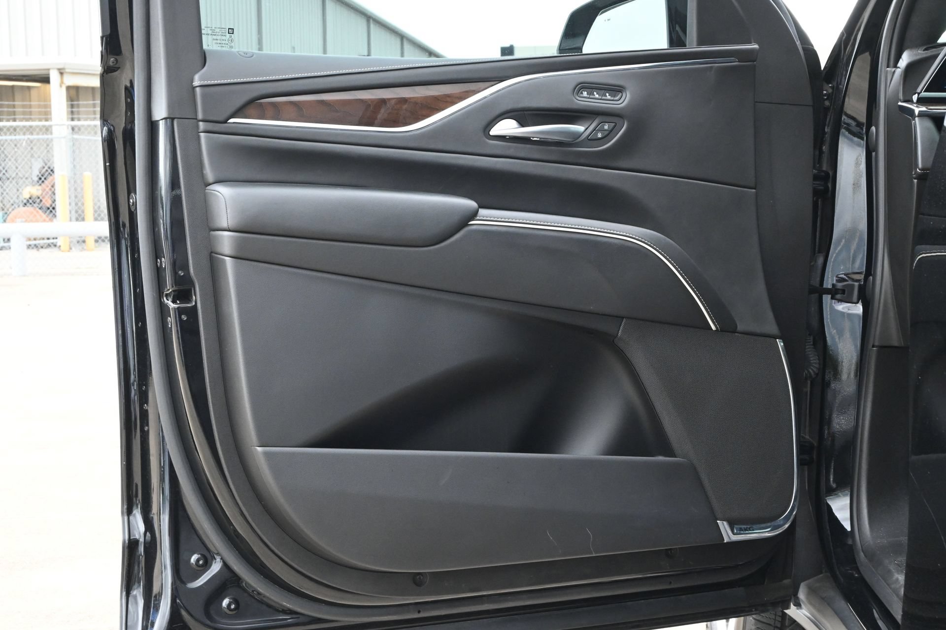 Certified 2023 Cadillac Escalade Premium Luxury Platinum AWD/4WD image 17