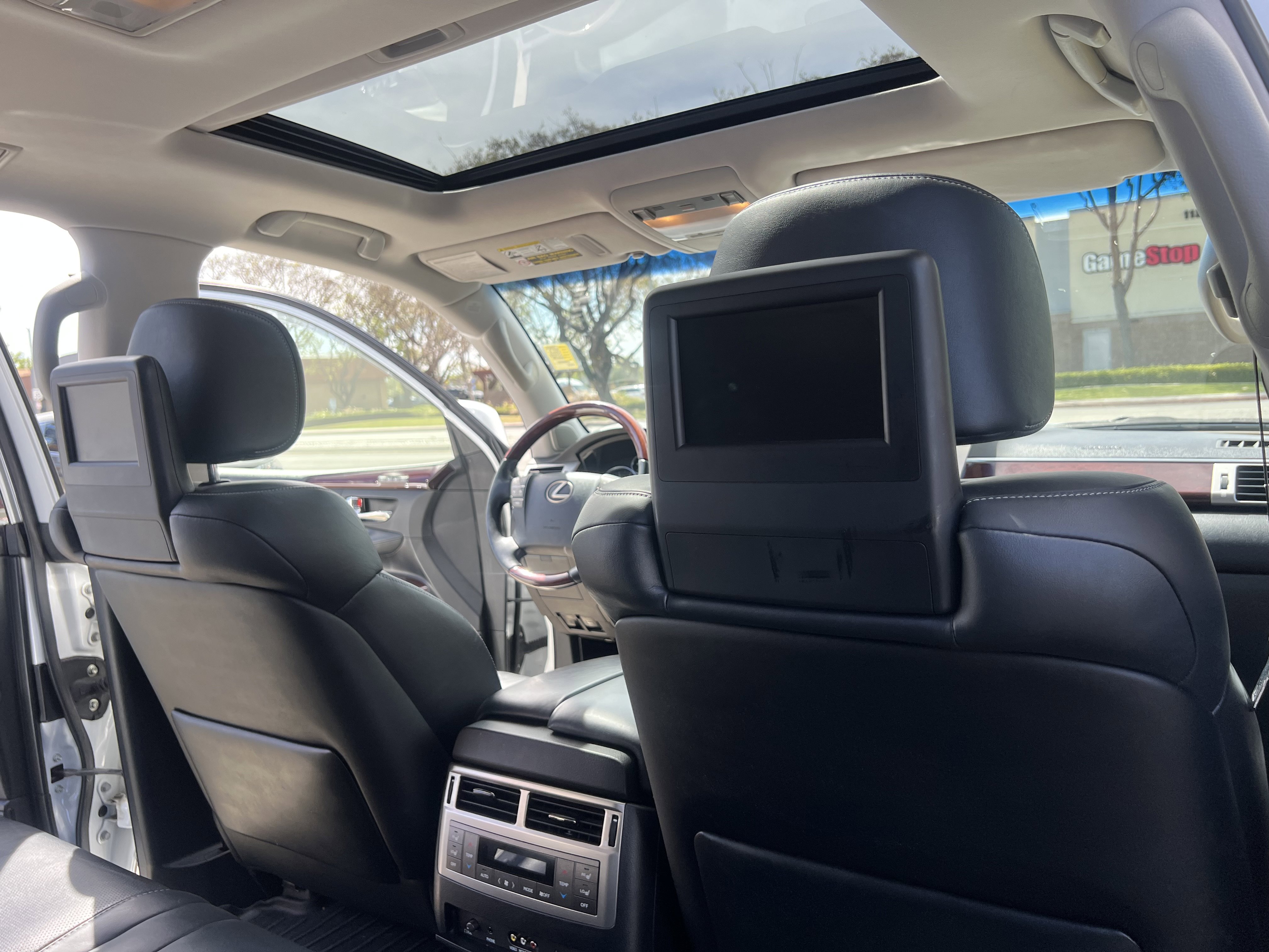 Used 2013 Lexus LX 570 4WD w/ Luxury Pkg image 38