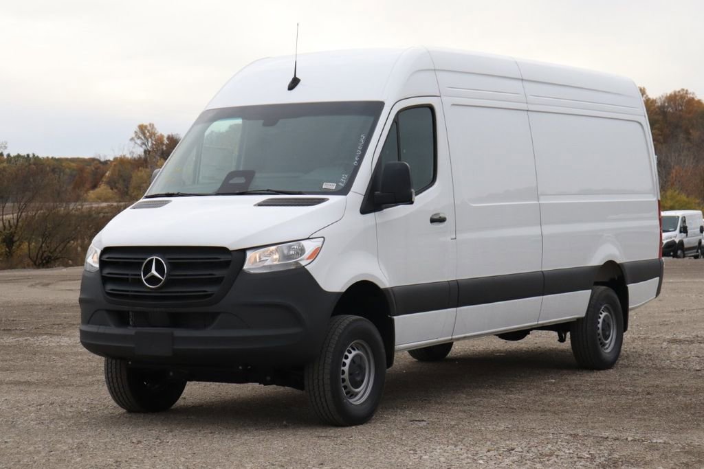 Used 2025 Mercedes-Benz Sprinter 2500 image 3