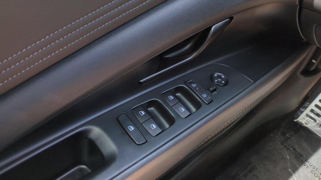 Certified 2025 Hyundai Elantra SEL FWD image 17