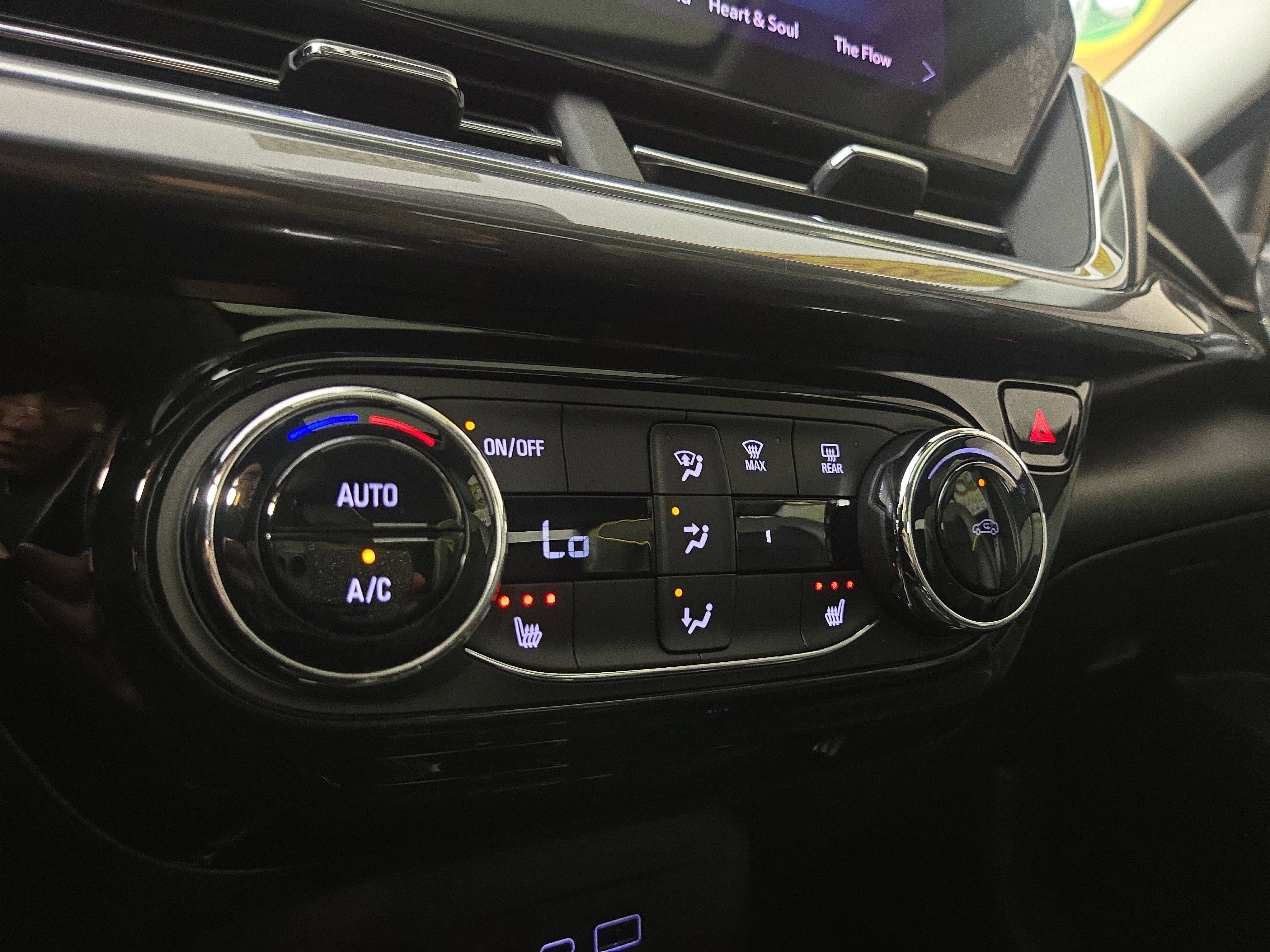 Certified 2024 Chevrolet Trax ACTIV w/ Sunroof Package FWD image 27