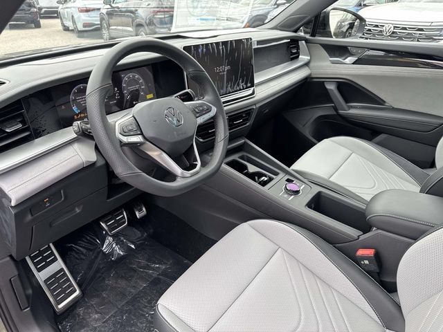 New 2026 Volkswagen Tiguan SE R-Line FWD image 13