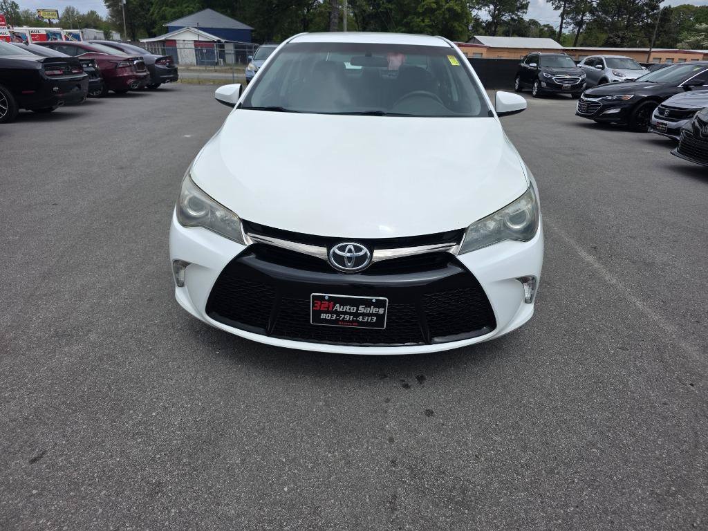 Used 2015 Toyota Camry SE FWD image 1