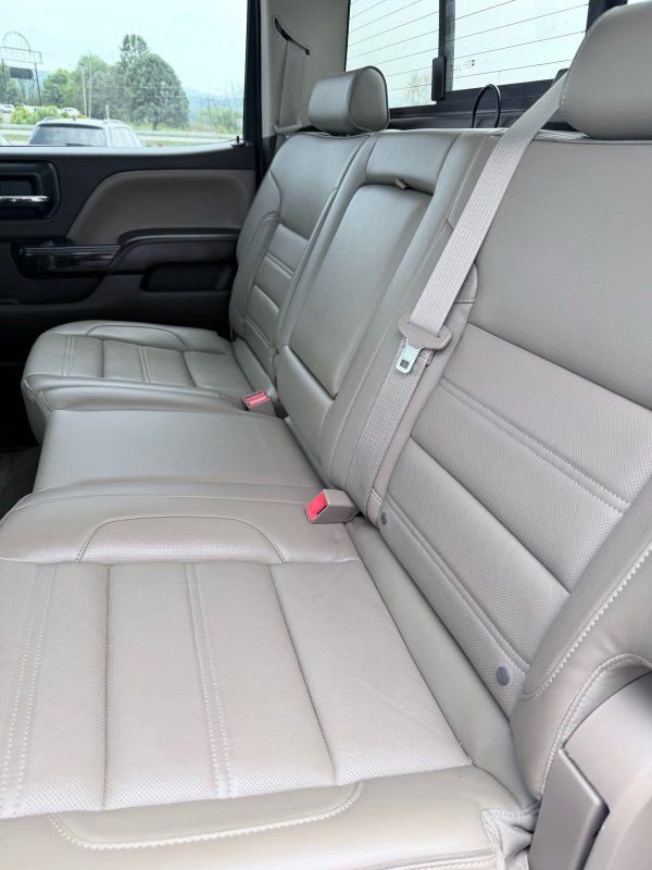 Used 2015 GMC Sierra 2500 Denali w/ Duramax Plus Package AWD/4WD image 11