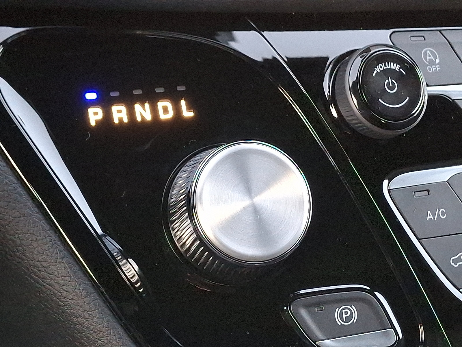 New 2026 Chrysler Pacifica Select AWD/4WD image 11