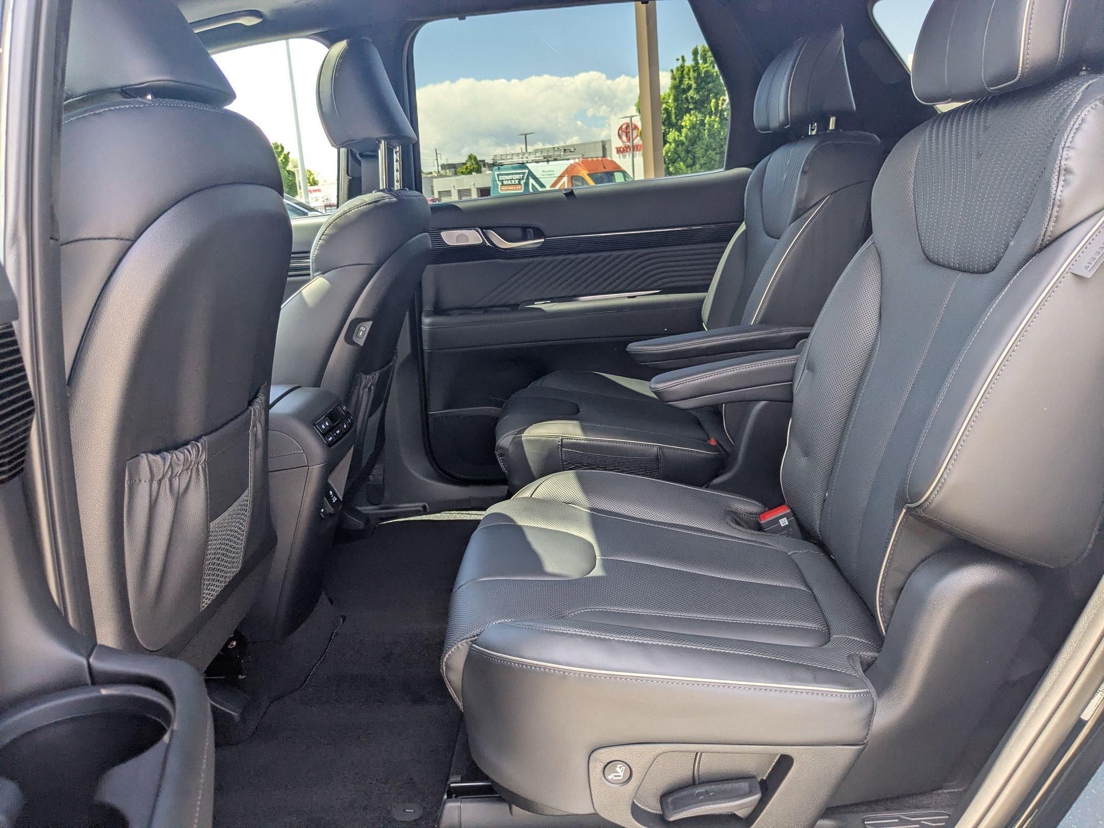 Used 2025 Hyundai Palisade Calligraphy AWD/4WD image 17