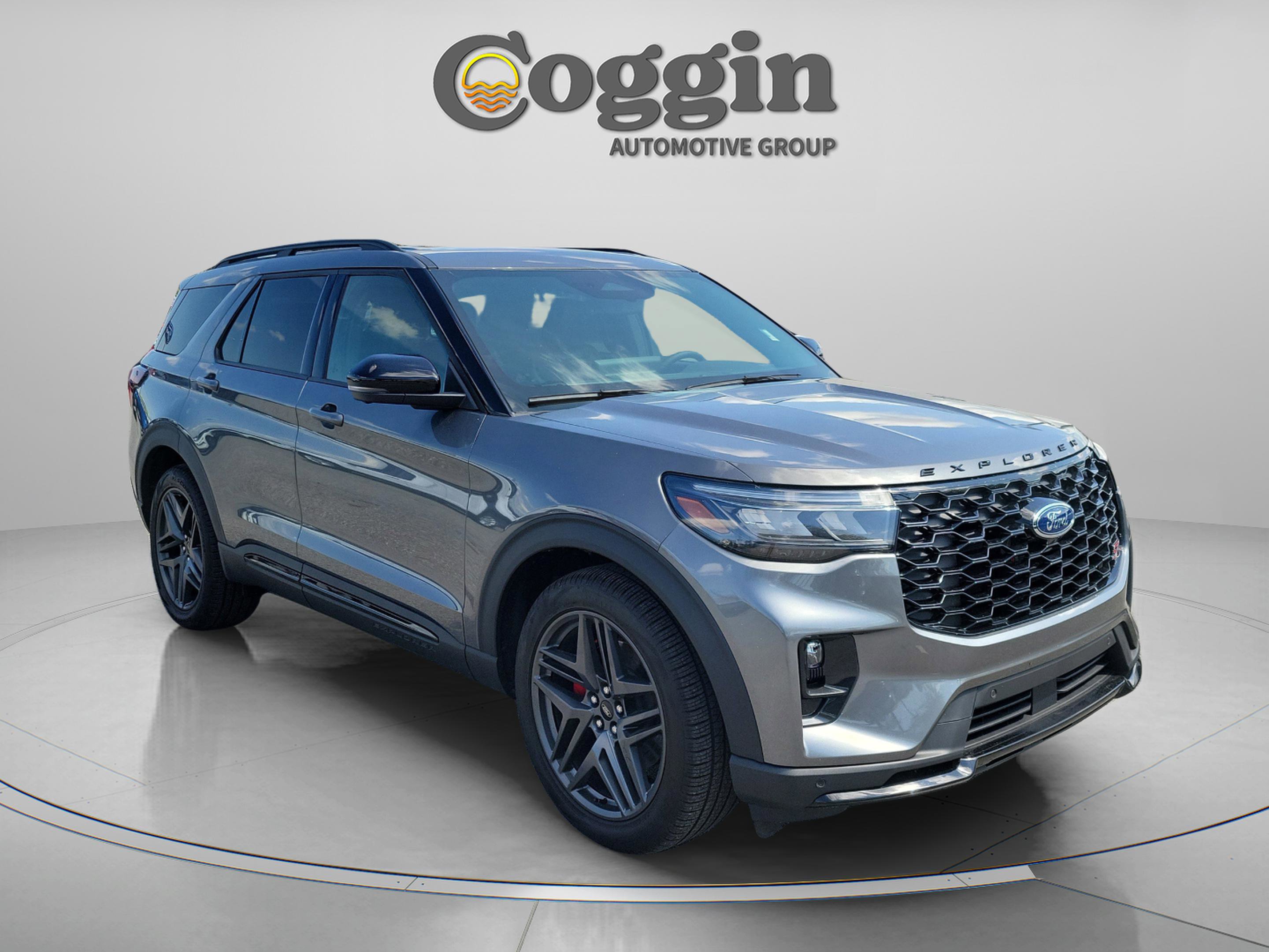 Used 2025 Ford Explorer ST w/ Sun And Sound Package image 4