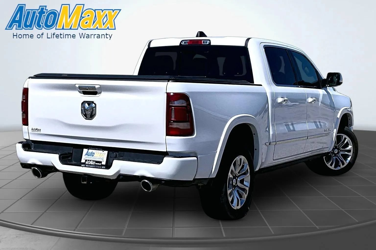 Used 2022 RAM 1500 Limited w/ Body Color Bumper Group AWD/4WD image 6