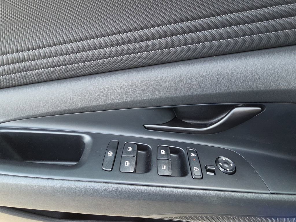 Used 2025 Hyundai Elantra SEL w/ Cargo Package image 13