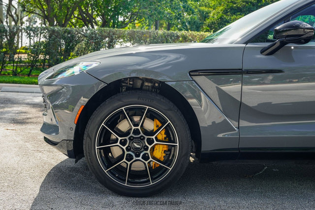 Used 2021 Aston Martin DBX AWD/4WD image 4