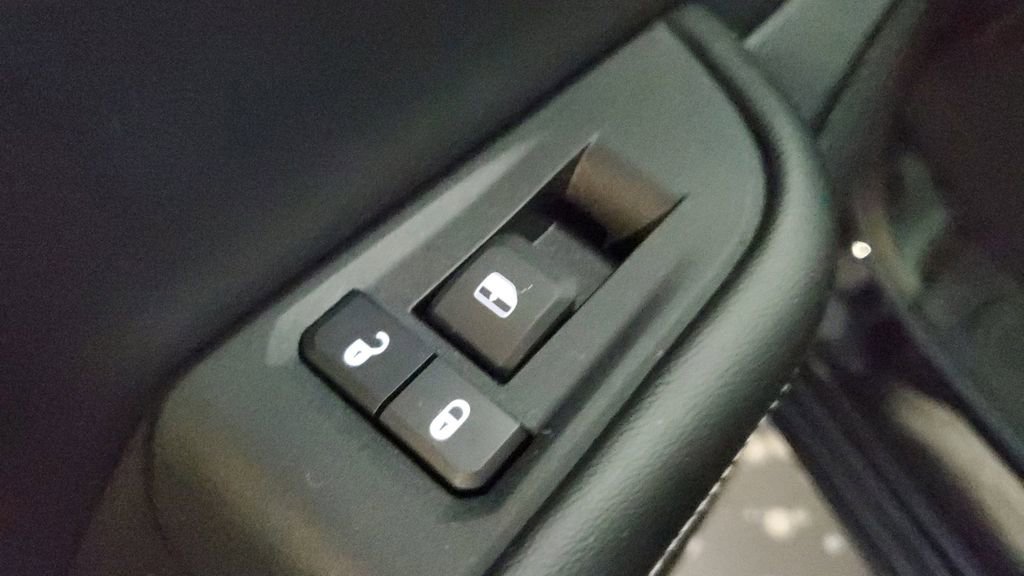 Used 2024 Jeep Grand Cherokee Limited w/ Black Appearance Package image 17