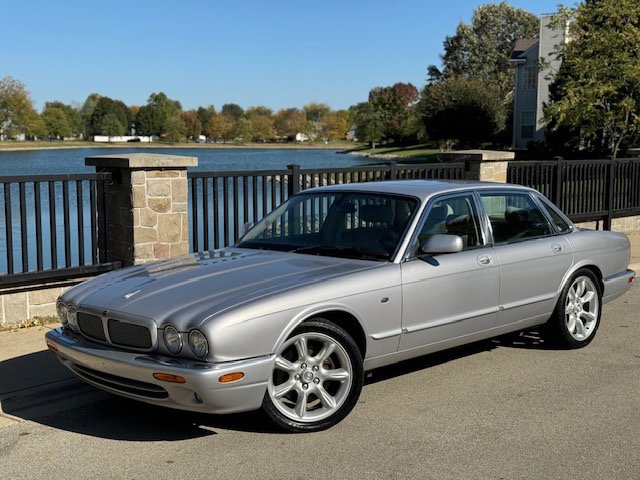 Used 2002 Jaguar XJ8 image 1