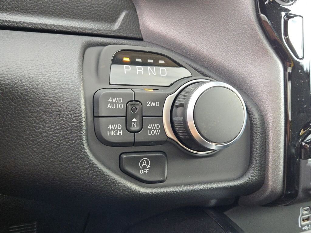 New 2026 RAM 1500 4x4 Crew Cab image 27