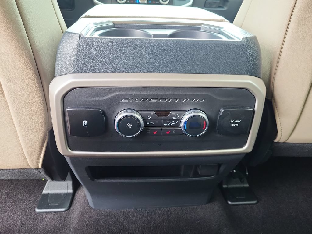 Used 2022 Ford Expedition Limited AWD/4WD image 17